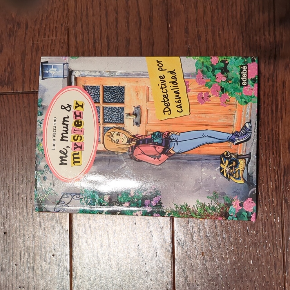 Spanish Book - Me, mum and mystery Detective por casualidad by Lucia Vaccarino